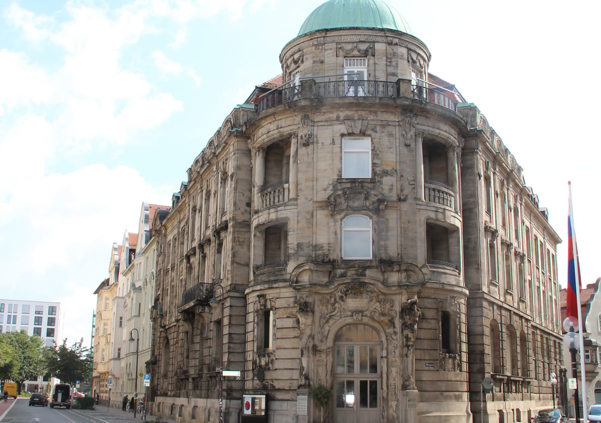 Edificio de la Universidad de Bayreuth donde se aloja el museo Iwalewahaus. © Bayreuth.es