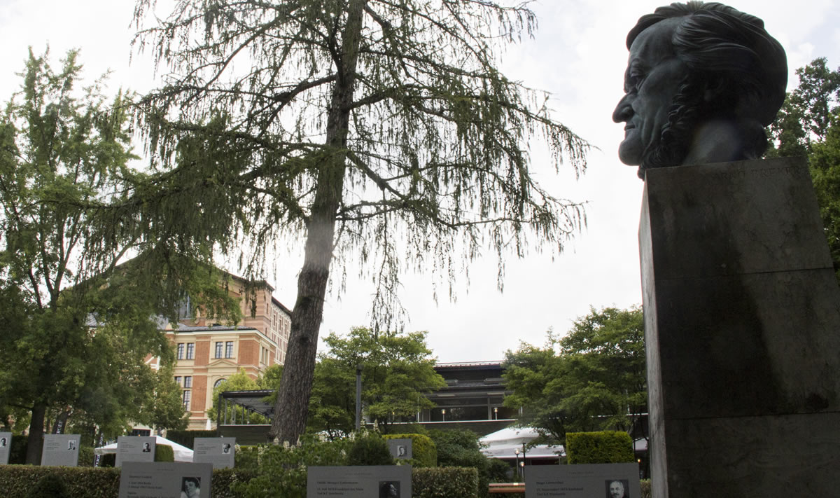 Parque Richard Wagner, con el Festspielhaus al fondo. © Bayreuth.es